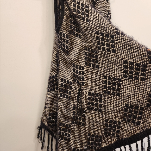 BCBGMaxAzria Fringed Sweater Vest - Picture 7 of 10